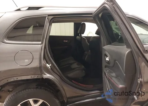 2015 Jeep Cherokee Trailhawk from USA, damaged, VIN 1C4PJMBS7FW772728